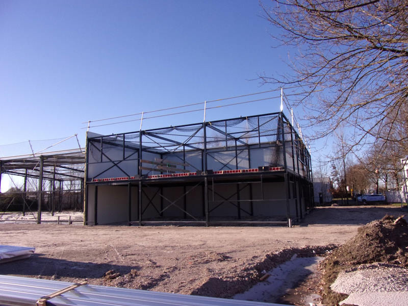 Ons nieuwe gebouw in Hoogeveen begint al mooi vorm te krijgen.